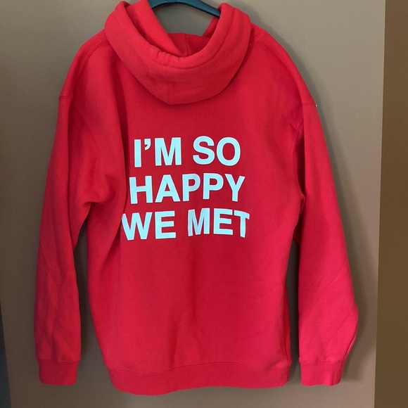 Inside, we’re all the same red kangaroo hoodie. Size large, but quite oversized. - Picture 3 of 6